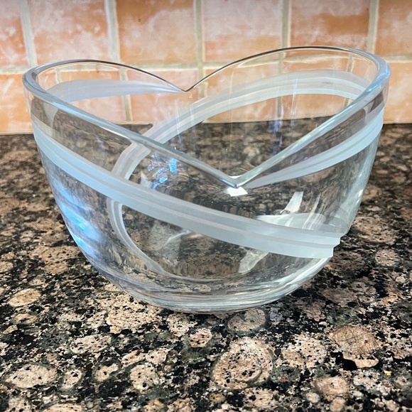 Mikasa Crystal Designed High Low Bowl - Picture 4 of 6